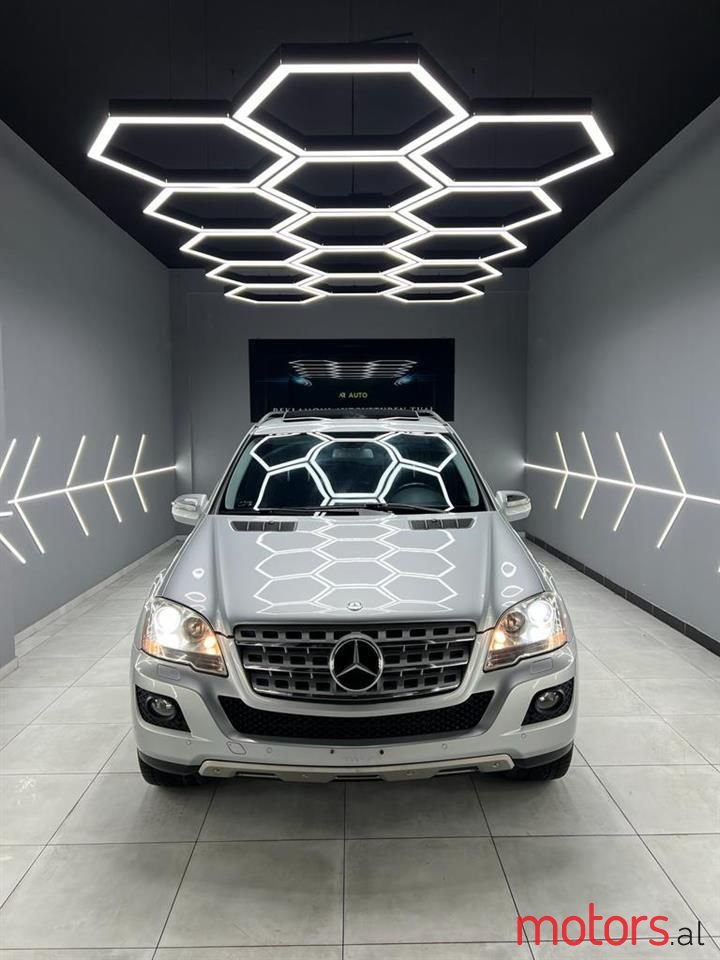 2010' Mercedes-Benz 350 photo #1