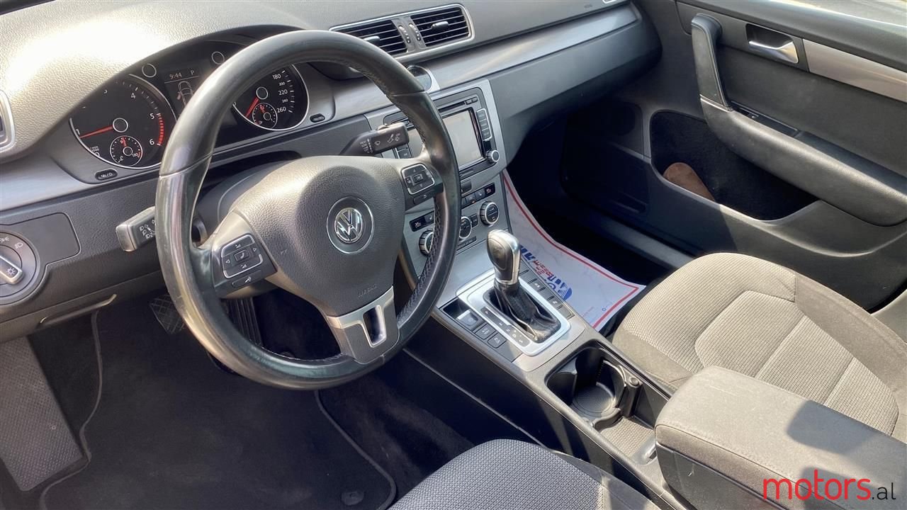 2013' Volkswagen Passat photo #2