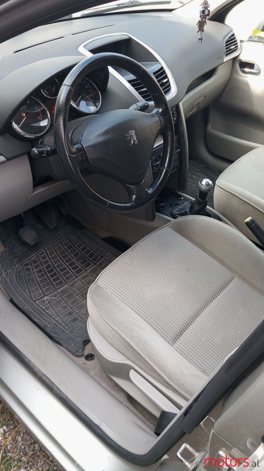 2007' Peugeot 207 photo #2