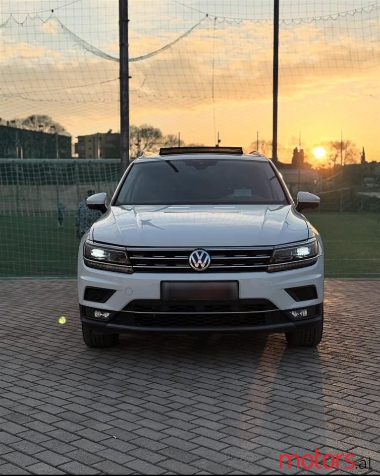 2018' Volkswagen Tiguan photo #4