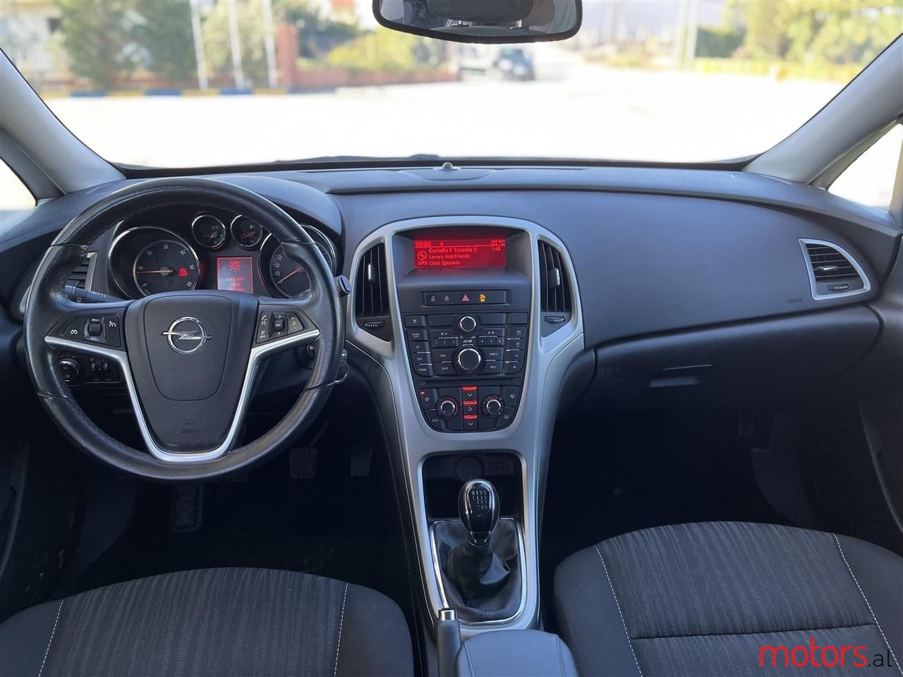 2010' Opel Astra photo #4