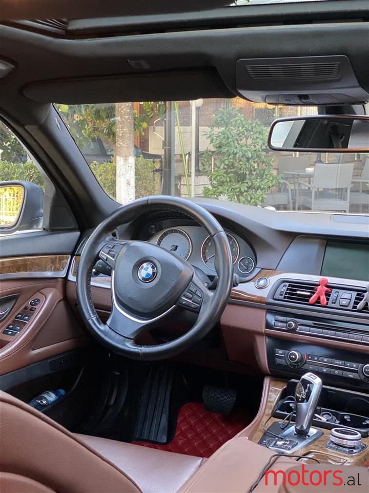 2012' BMW 523 photo #5