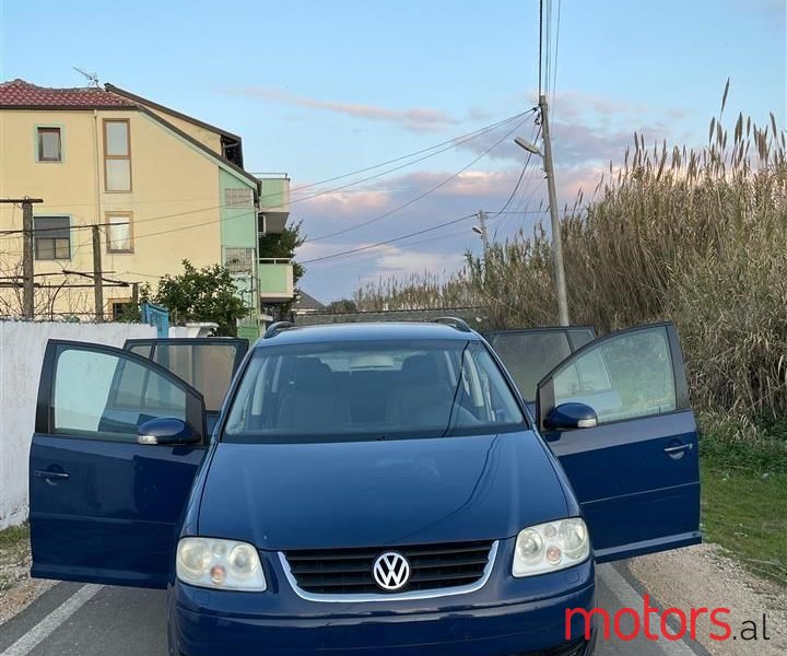 2004' Volkswagen Touran photo #5