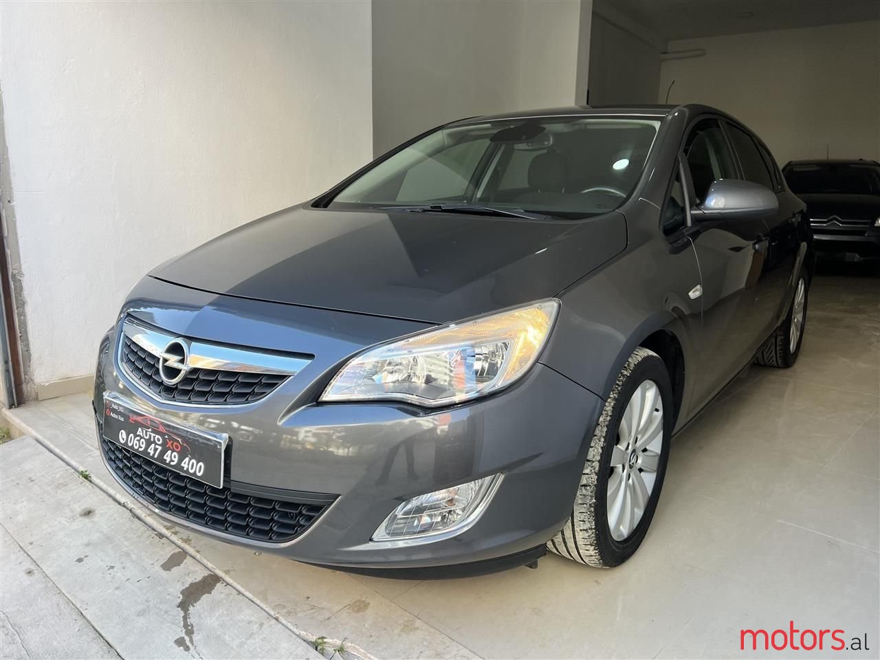 2010' Opel Astra photo #1