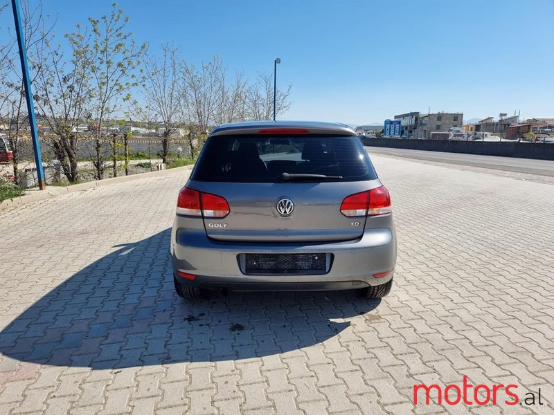 2011' Volkswagen Golf photo #2