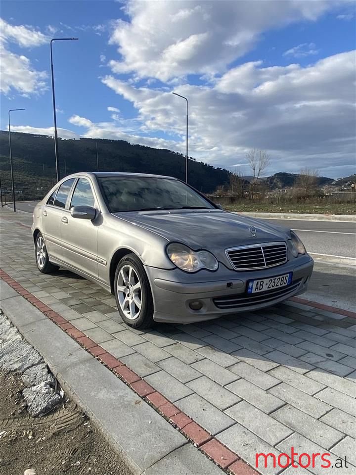 2005' Mercedes-Benz C 220 photo #3