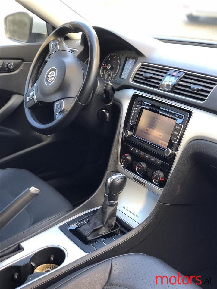 2013' Volkswagen Passat photo #2