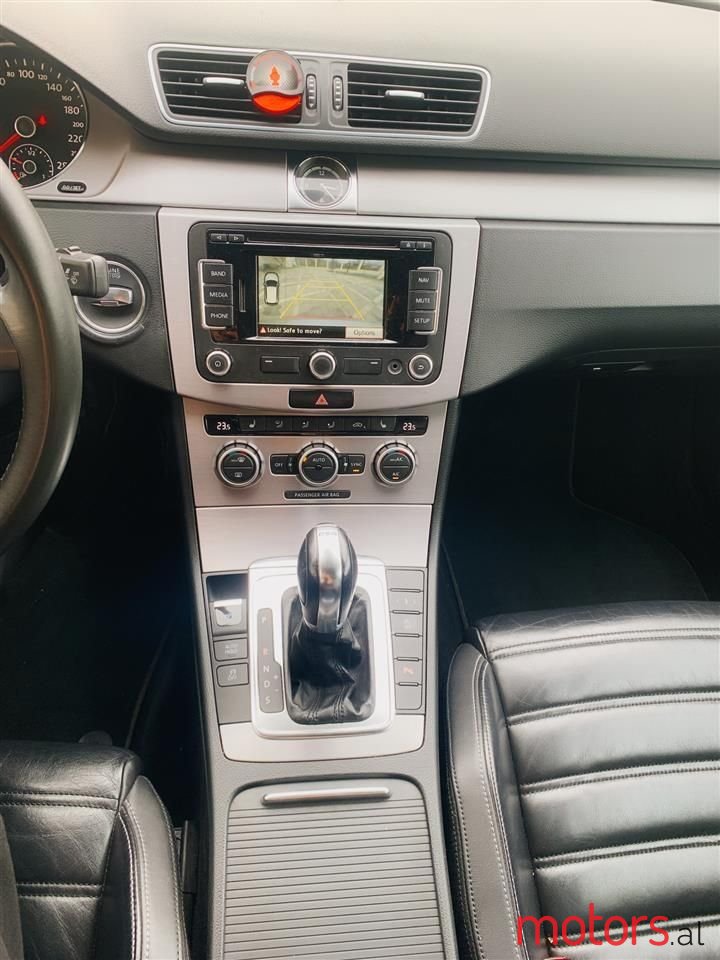 2013' Volkswagen Passat photo #5