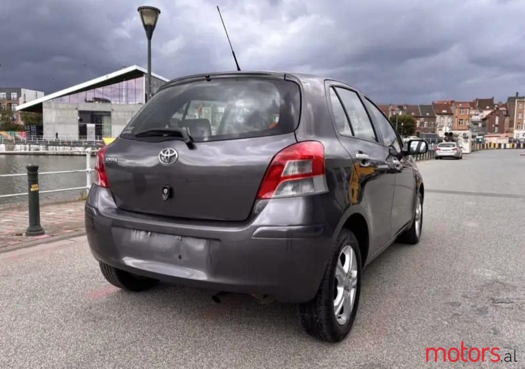 2010' Toyota Yaris photo #5