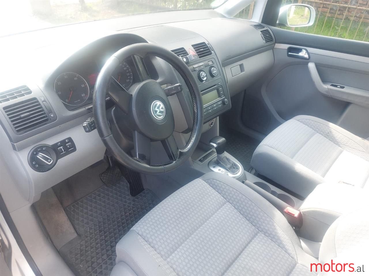 2004' Volkswagen Touran photo #6