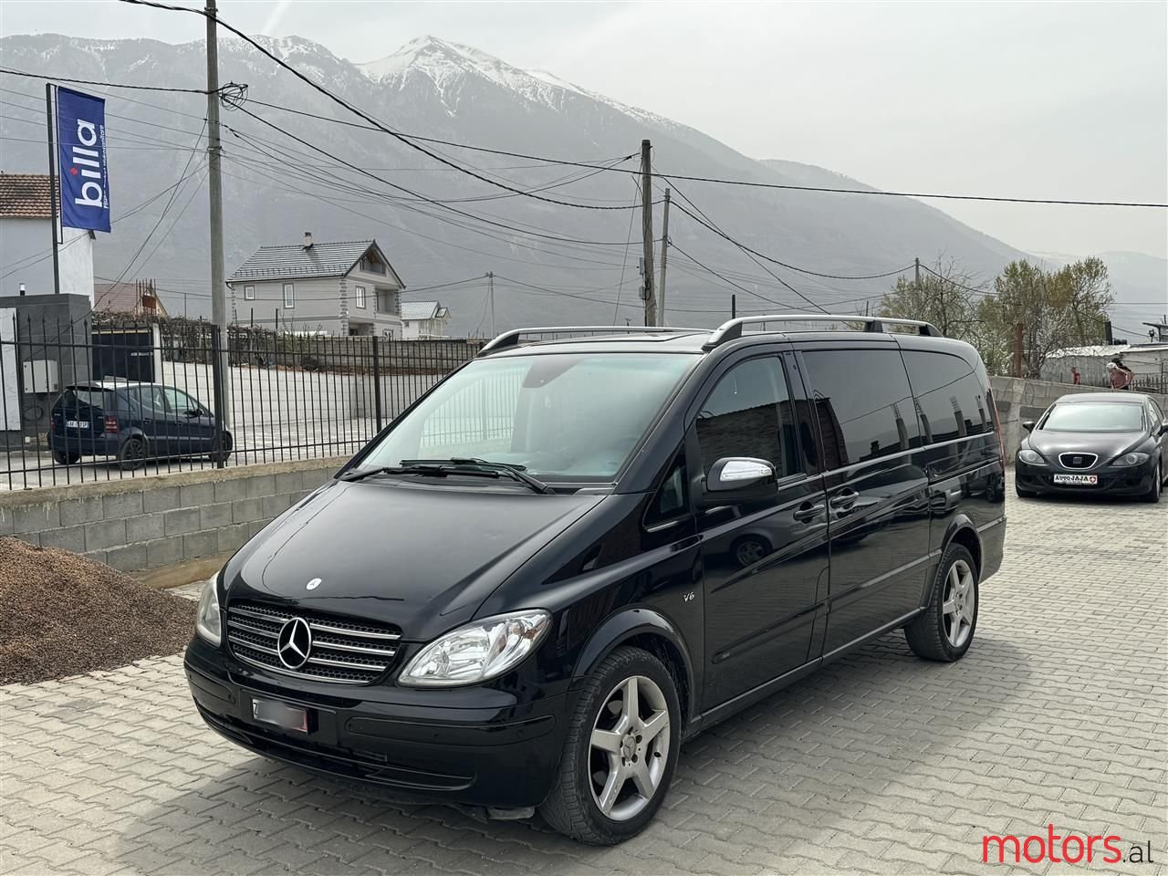 2010' Mercedes-Benz Viano photo #1
