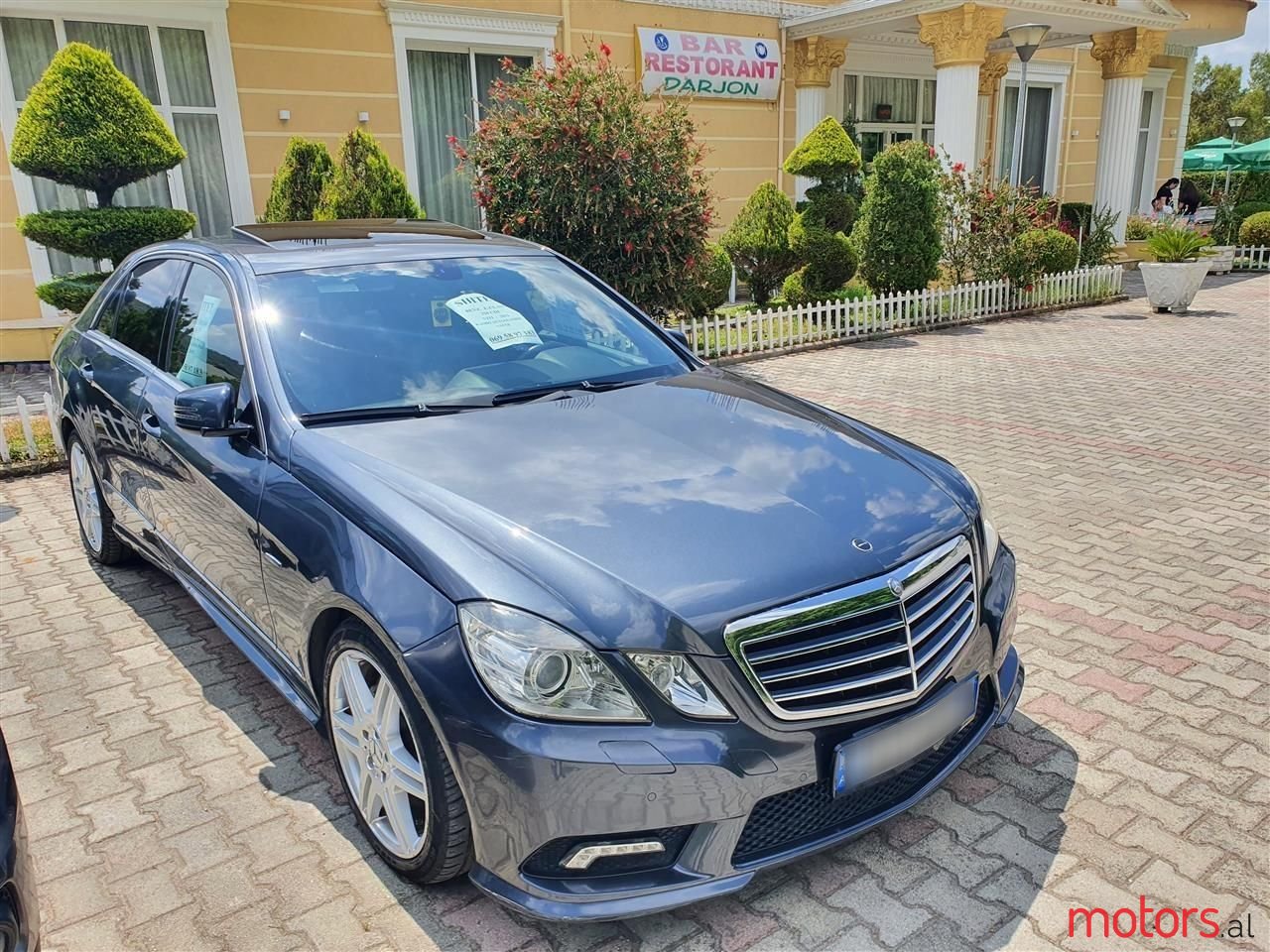 2011' Mercedes-Benz E 250 photo #2