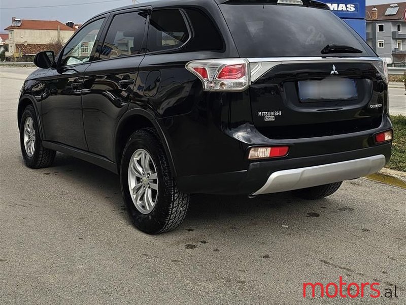 2016' Mitsubishi Outlander photo #3