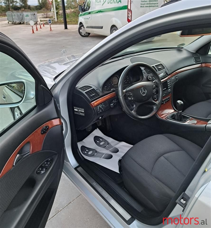 2008' Mercedes-Benz E 200 photo #4
