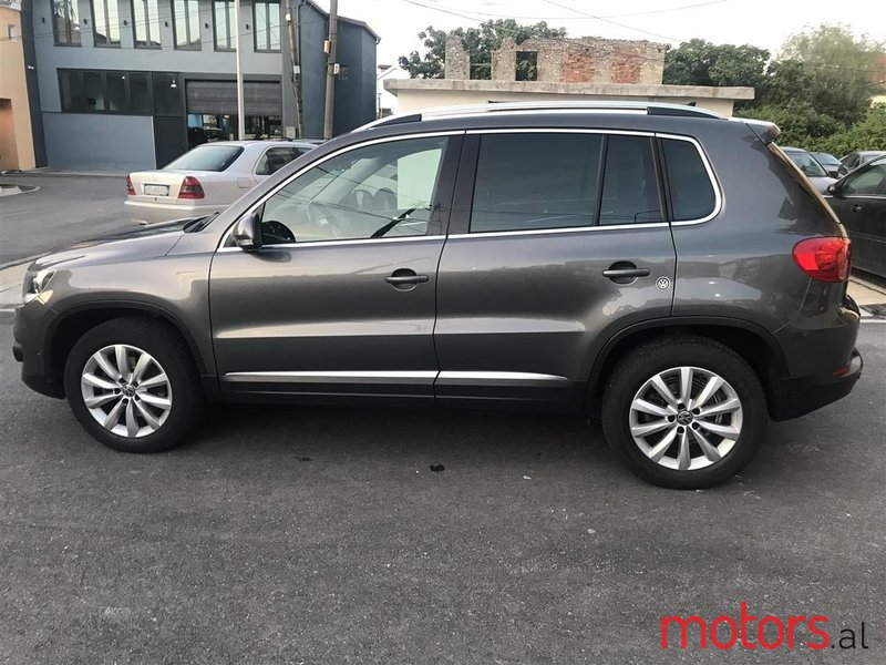 2012' Volkswagen Tiguan photo #2