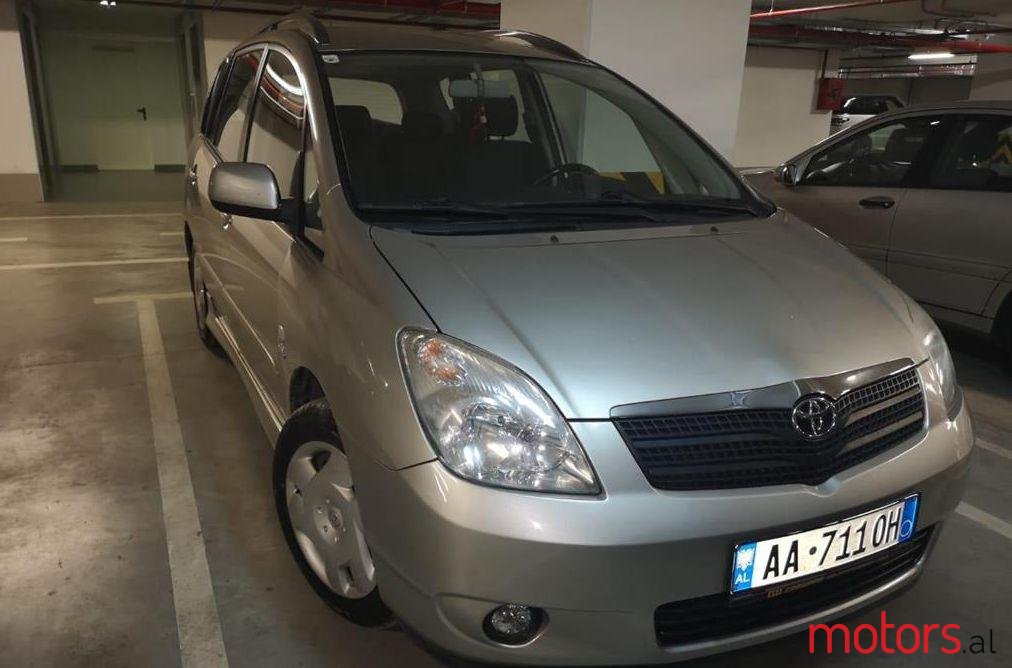 2003' Toyota Corolla Verso photo #1