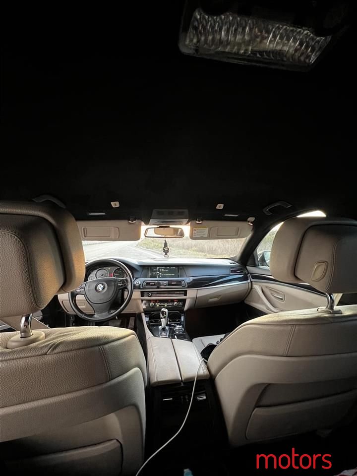 2012' BMW 530 photo #6