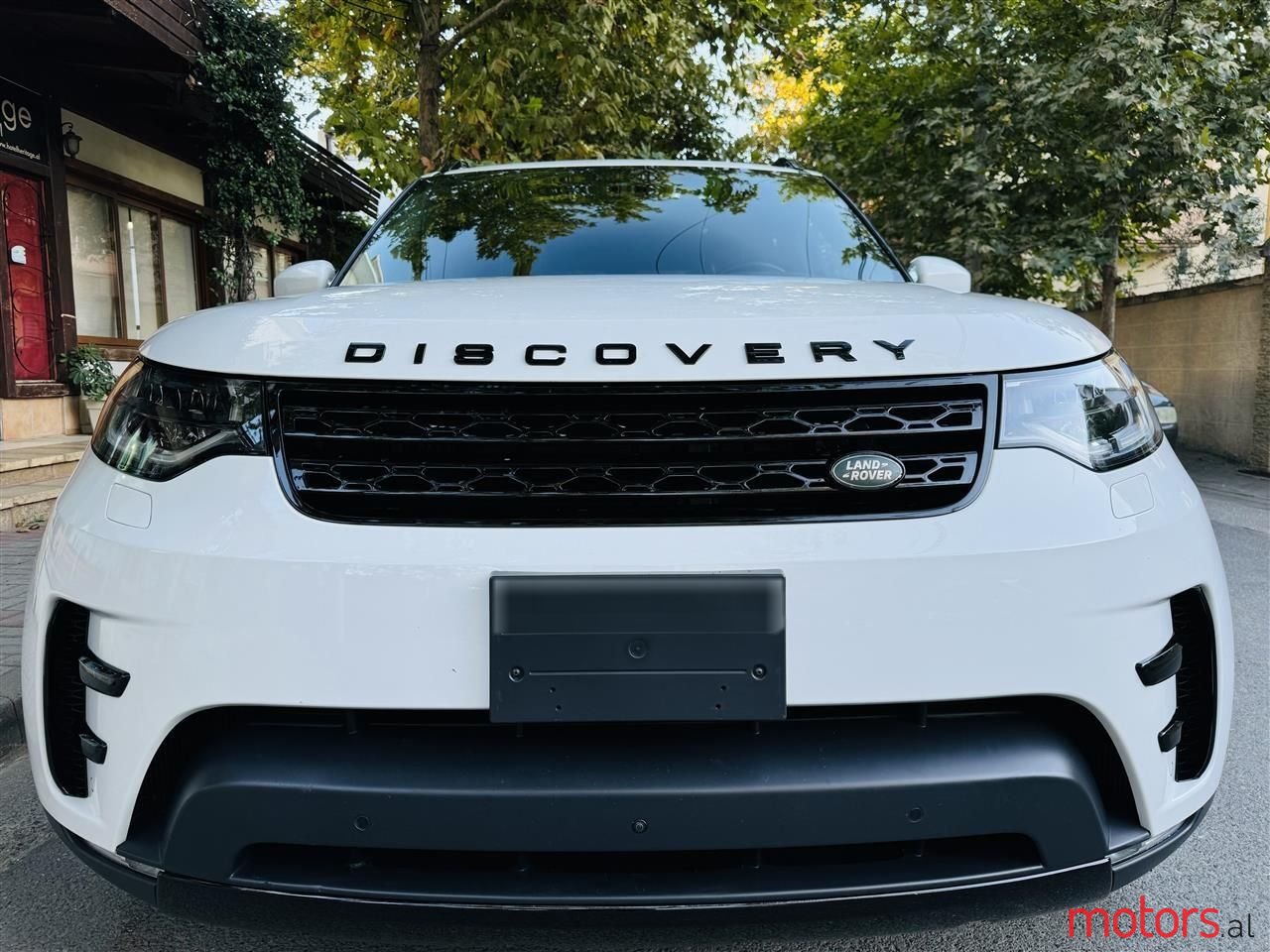 2017' Land Rover Discovery photo #2
