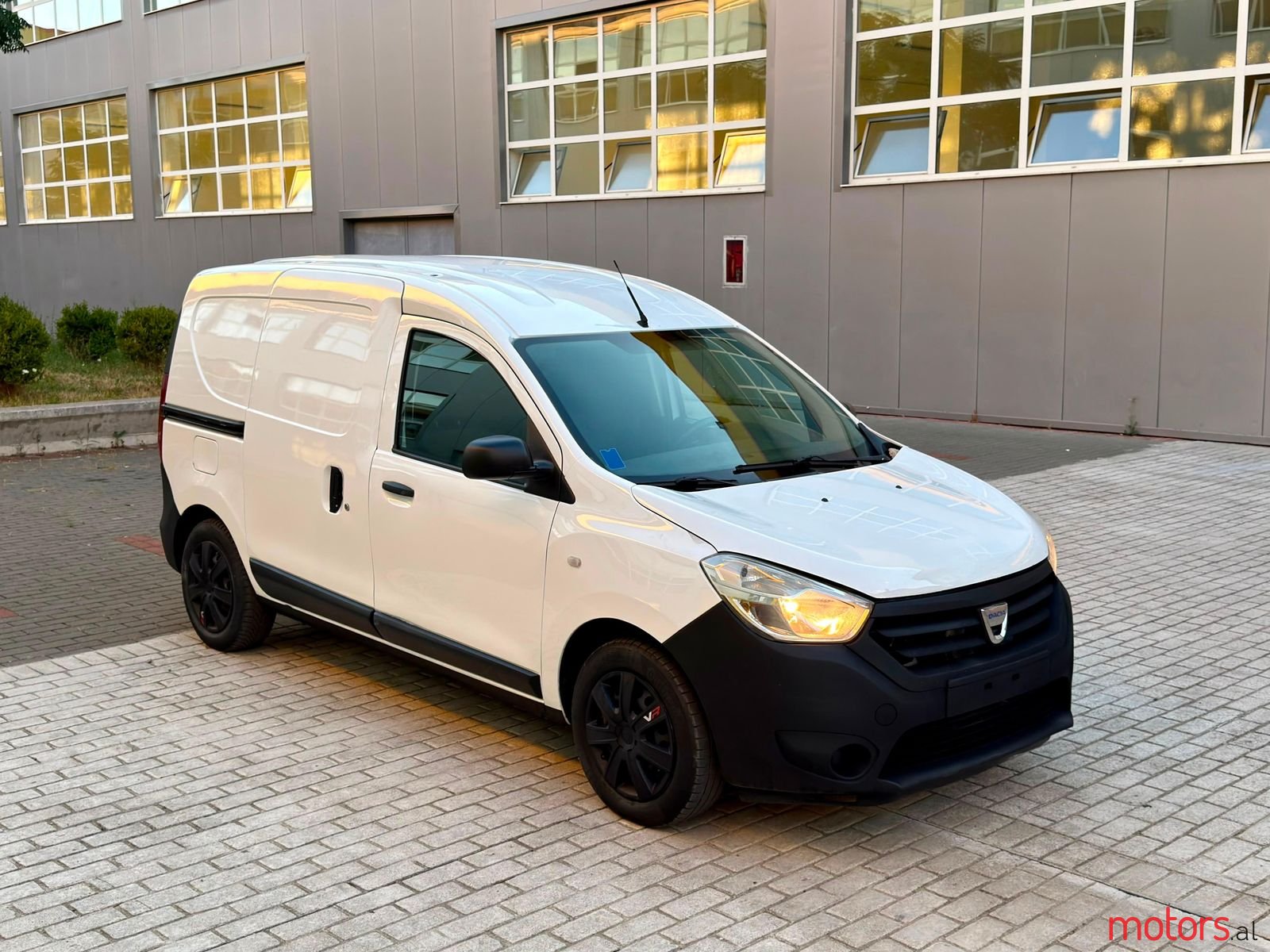 2015' Dacia Dokker photo #1