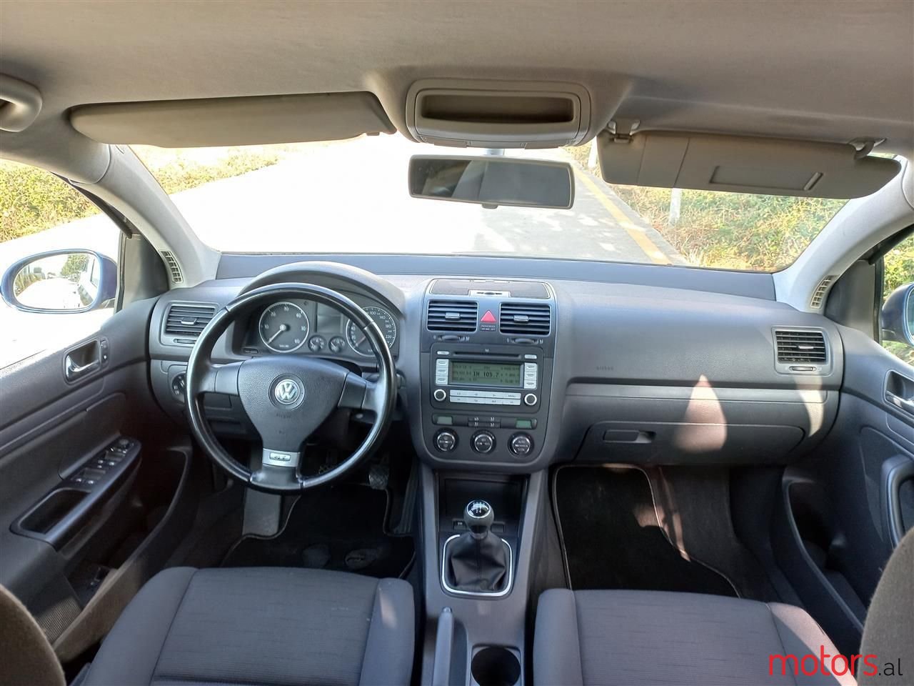 2005' Volkswagen Golf photo #5