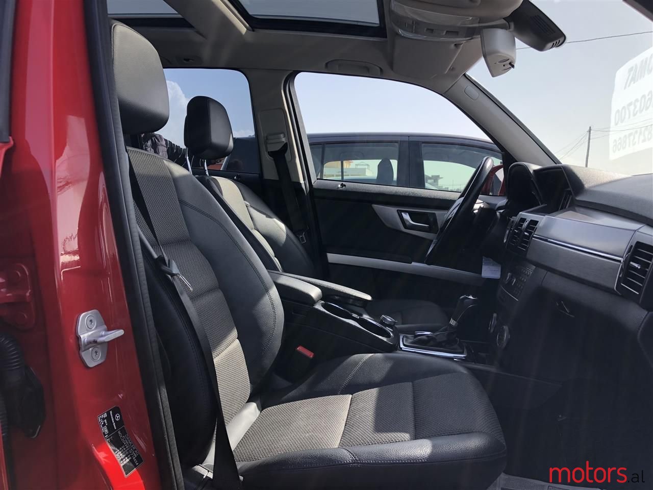 2011' Mercedes-Benz GLK 250 photo #6