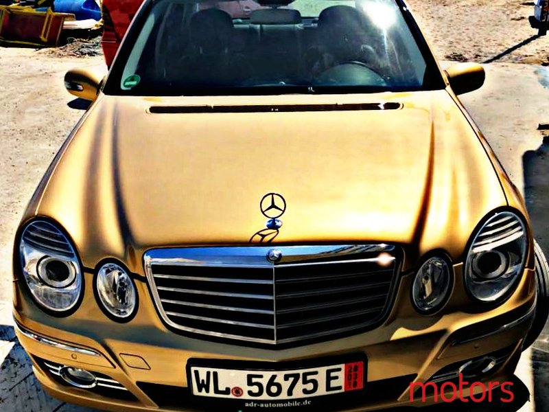 2009' Mercedes-Benz 200E EVO GOLD photo #1