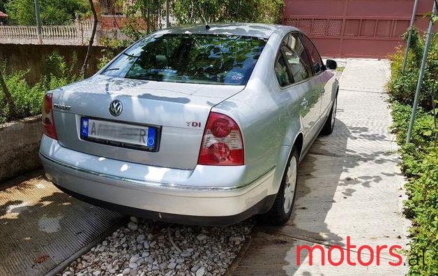 2002' Volkswagen Passat photo #1