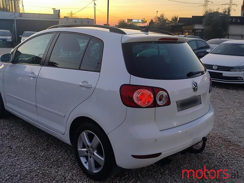 2010' Volkswagen Golf Plus photo #3