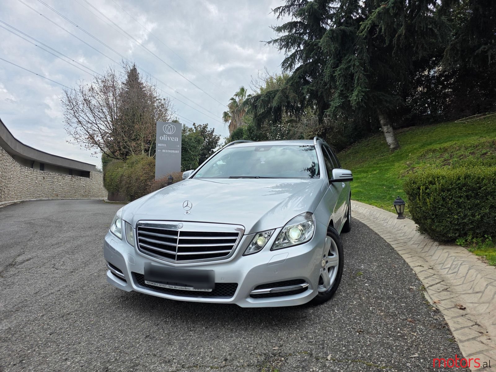2012' Mercedes-Benz E 220 photo #2