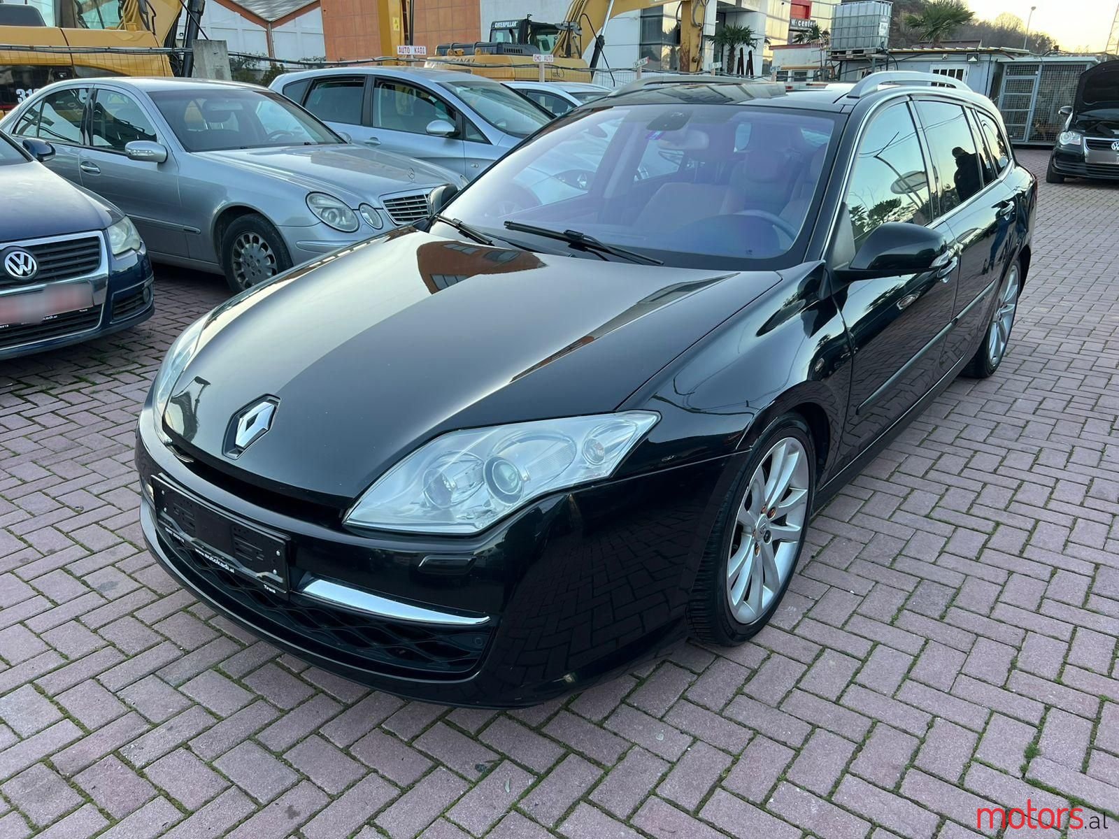 2010' Renault Laguna photo #1