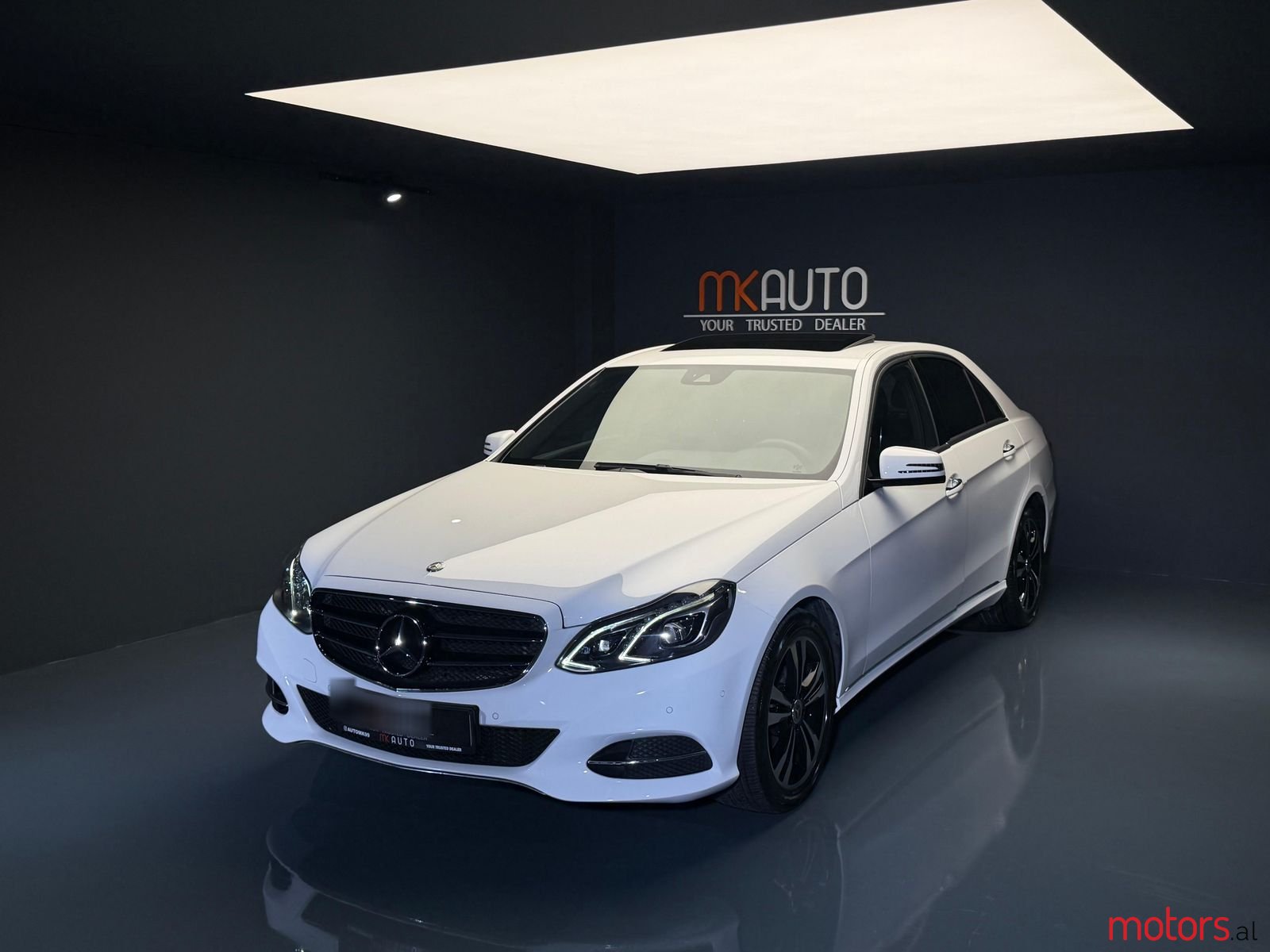 2015' Mercedes-Benz E 220 photo #1