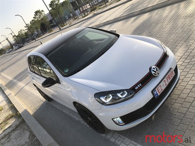 2009' Volkswagen Golf photo #1