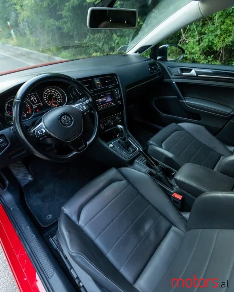 2015' Volkswagen Golf photo #2