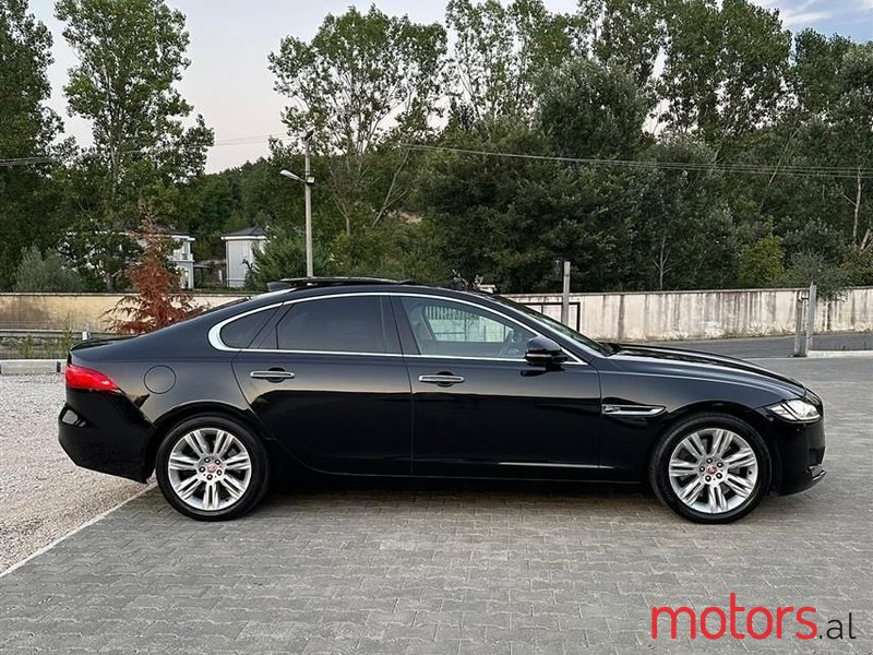 2015' Jaguar XF photo #2