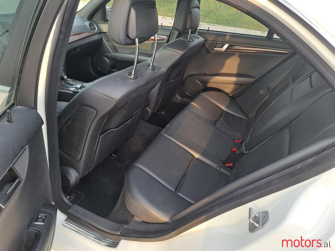 2012' Mercedes-Benz C 300 photo #6