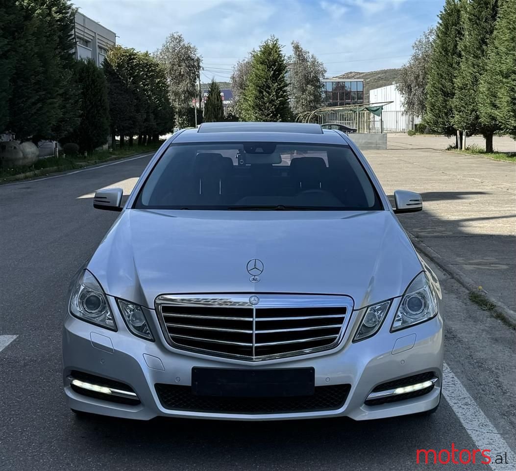 2012' Mercedes-Benz E 220 photo #5