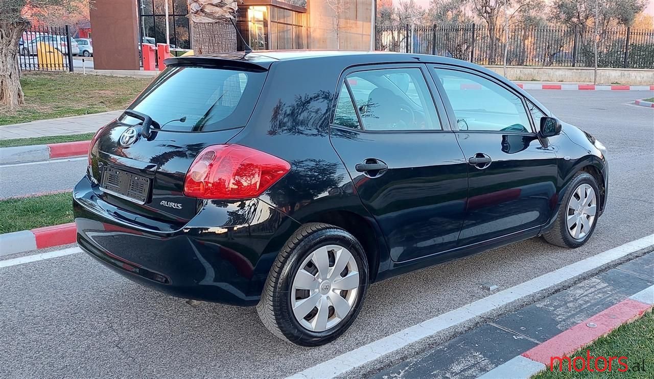 2009' Toyota Auris photo #4