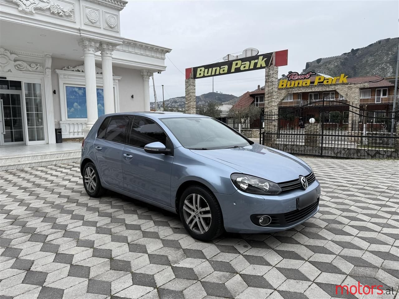 2011' Volkswagen Golf photo #2