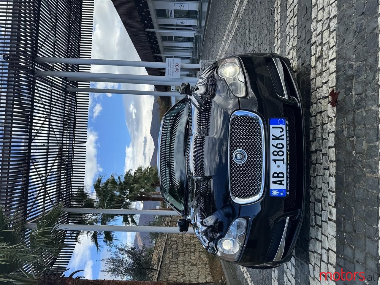 2009' Jaguar XF photo #4