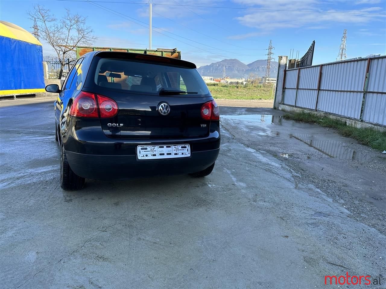 2008' Volkswagen Golf photo #2