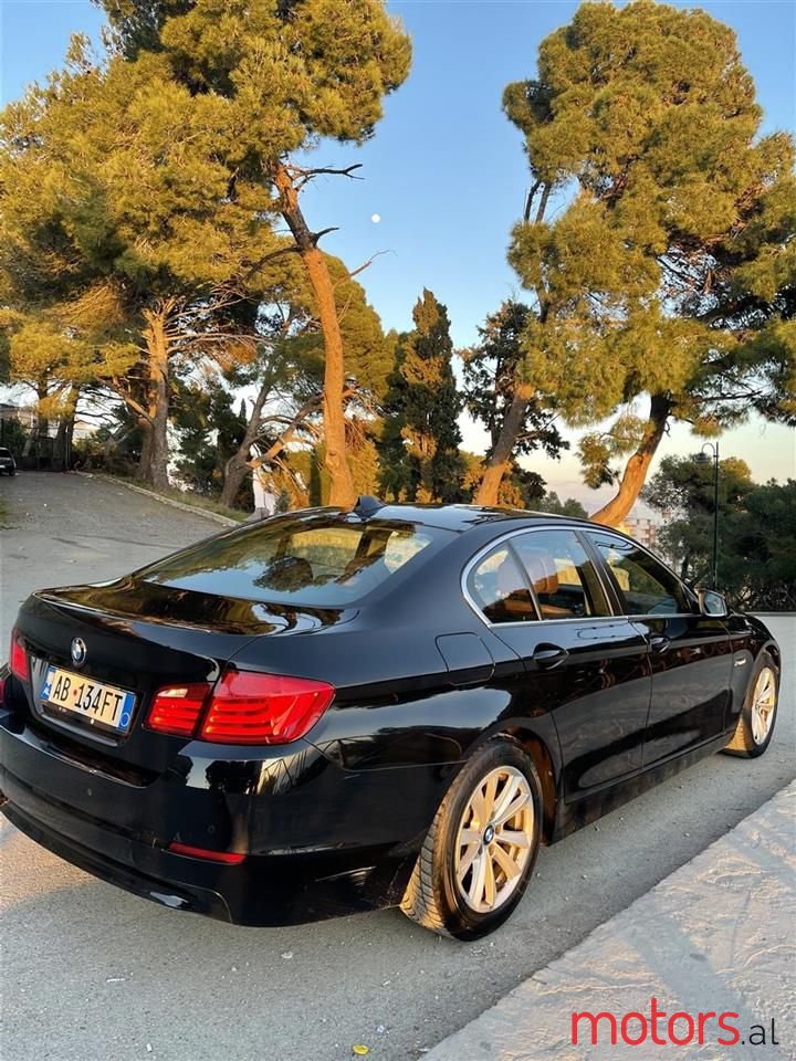 2011' BMW 520 photo #3