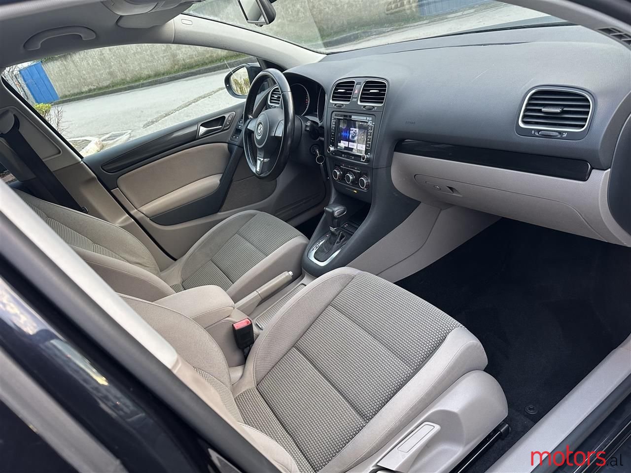 2009' Volkswagen Golf photo #5