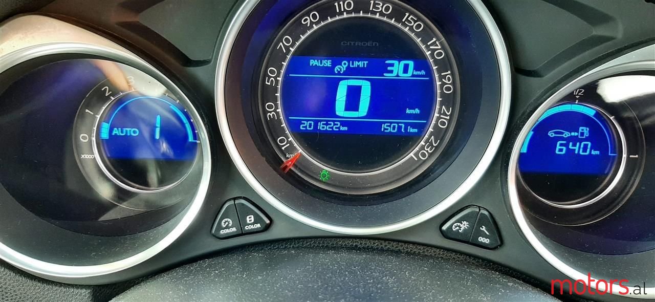 2011' Citroen DS4 photo #5