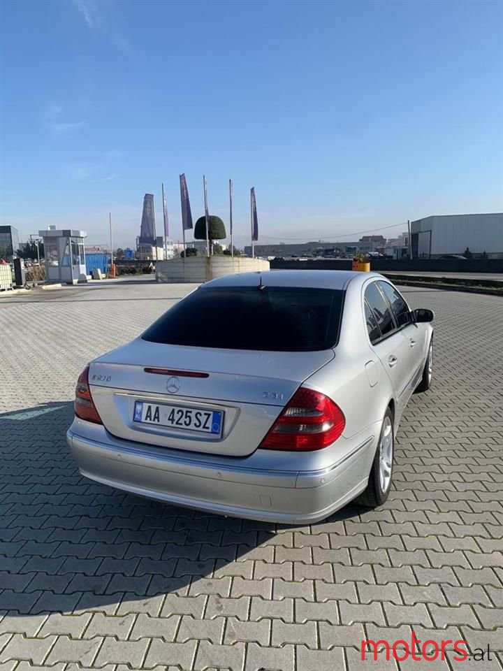 2005' Mercedes-Benz E 270 photo #6