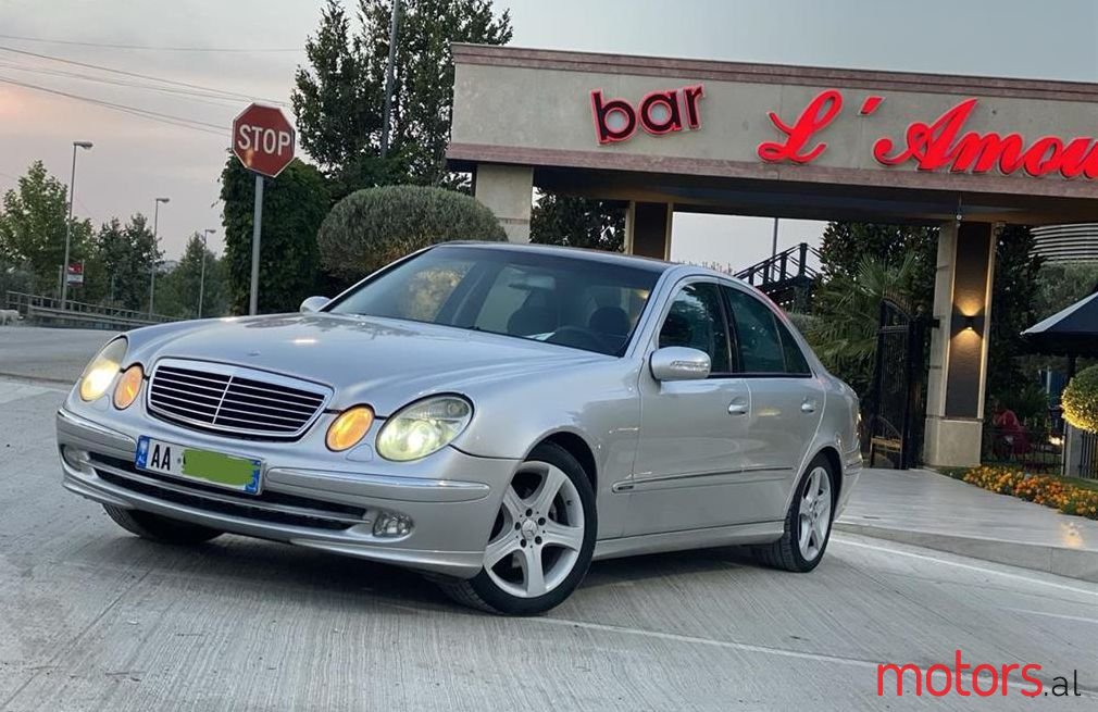 2003' Mercedes-Benz E 220 photo #1