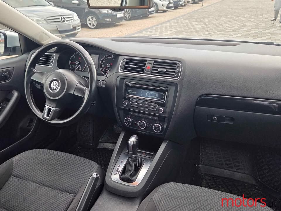 2012' Volkswagen Jetta photo #6