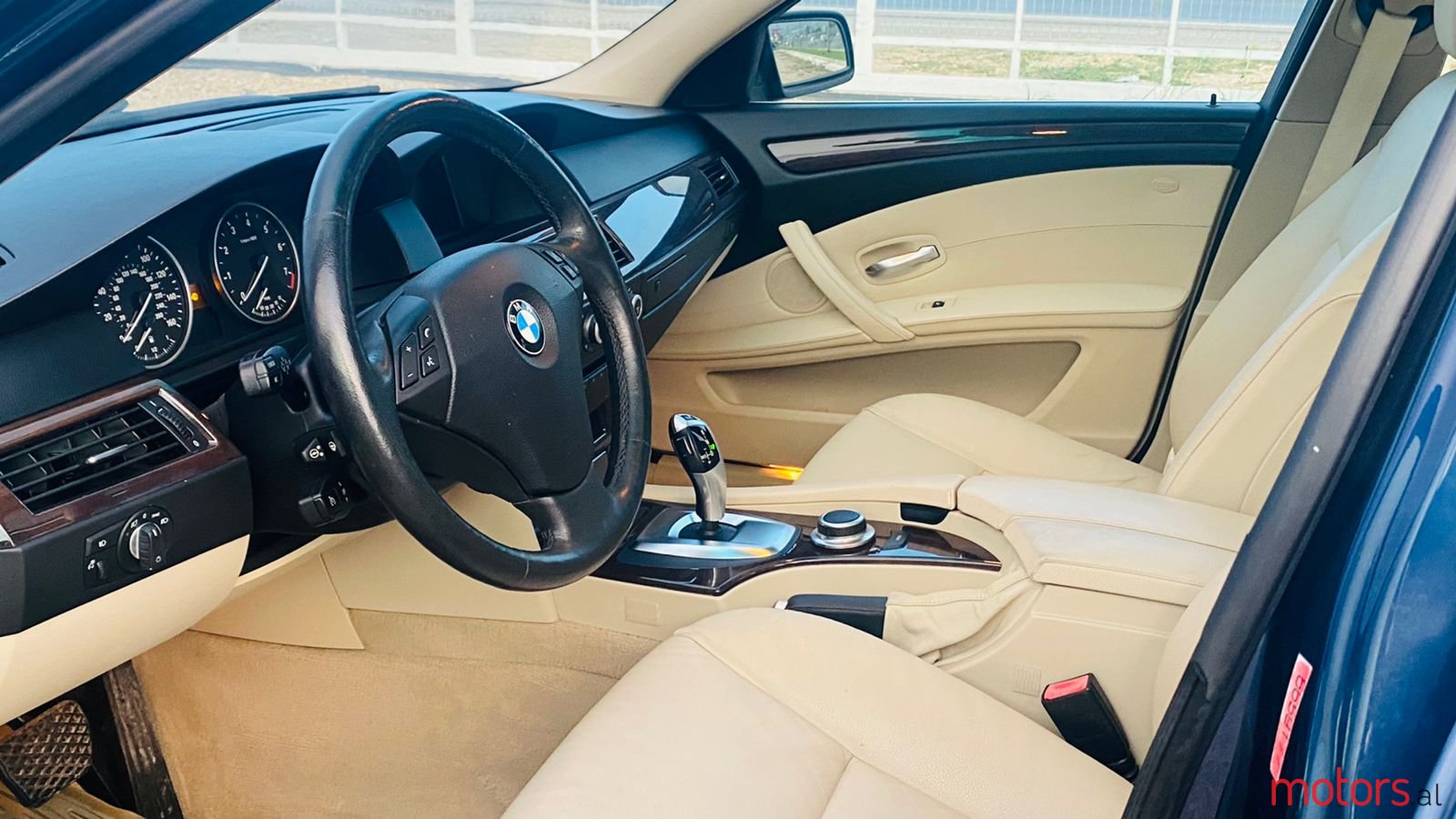 2008' BMW 528 photo #6