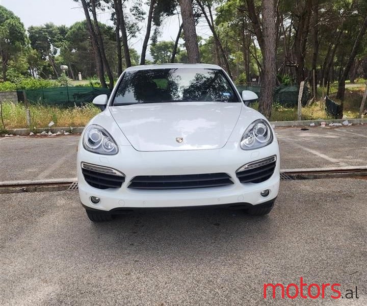 2013' Porsche Cayenne photo #2