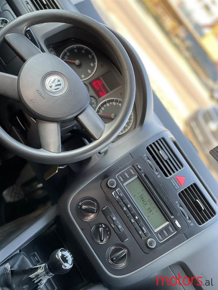 2006' Volkswagen Golf photo #3