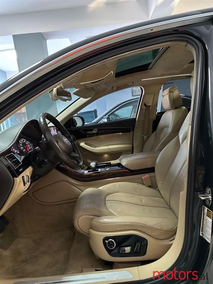 2011' Audi A8 photo #2